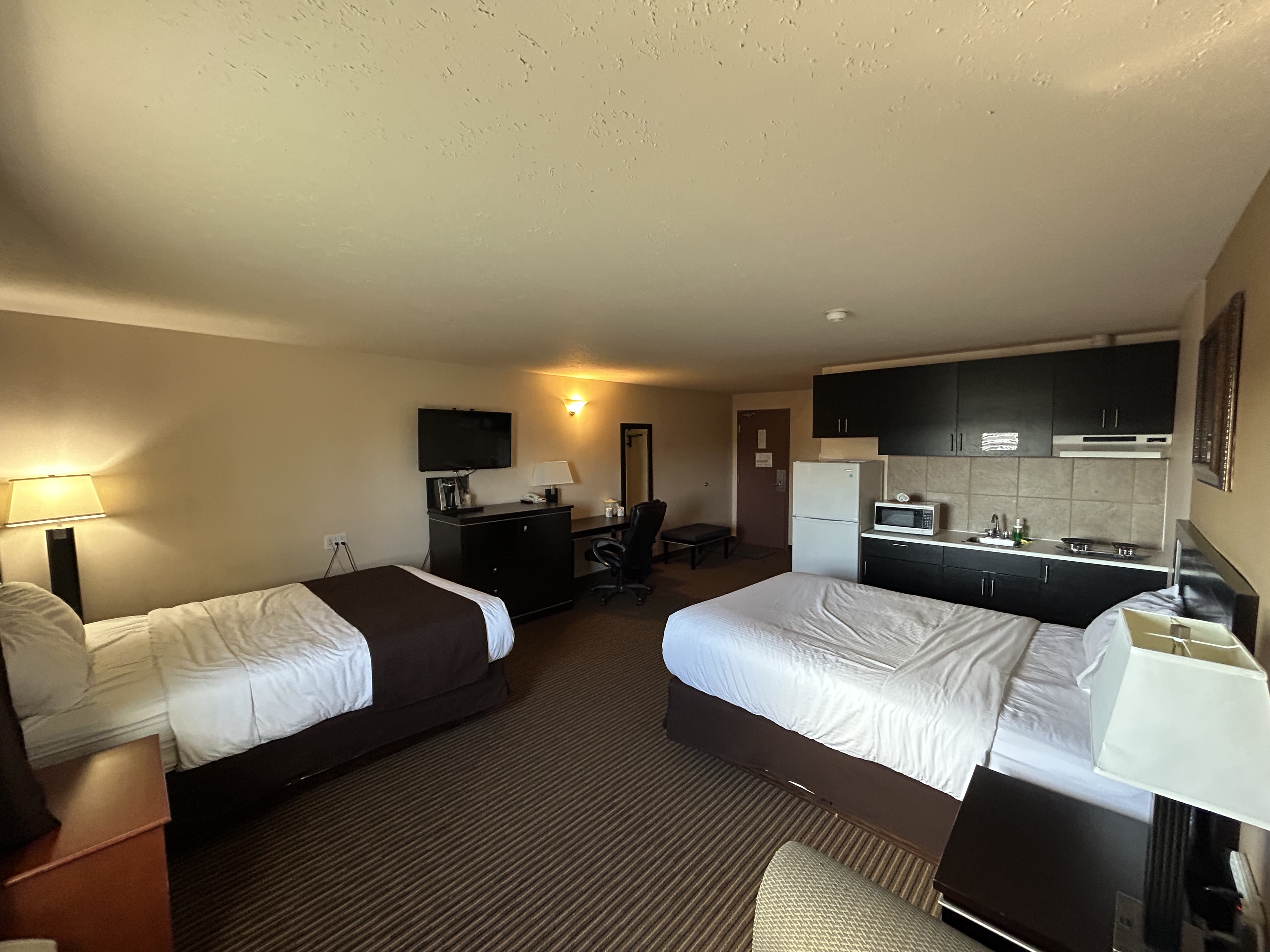 Double Queen Beds with Kitchenettes, Smoking